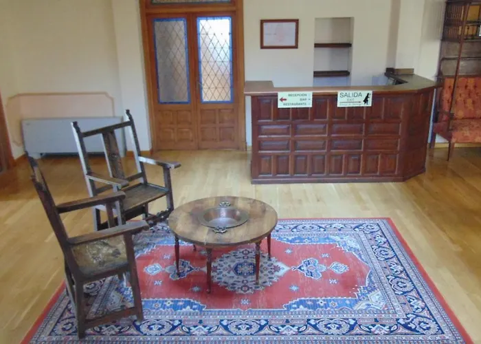 Iacobus فندق كاستروجايرز