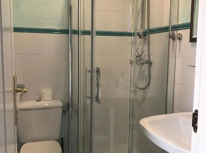 Iacobus فندق كاستروجايرز